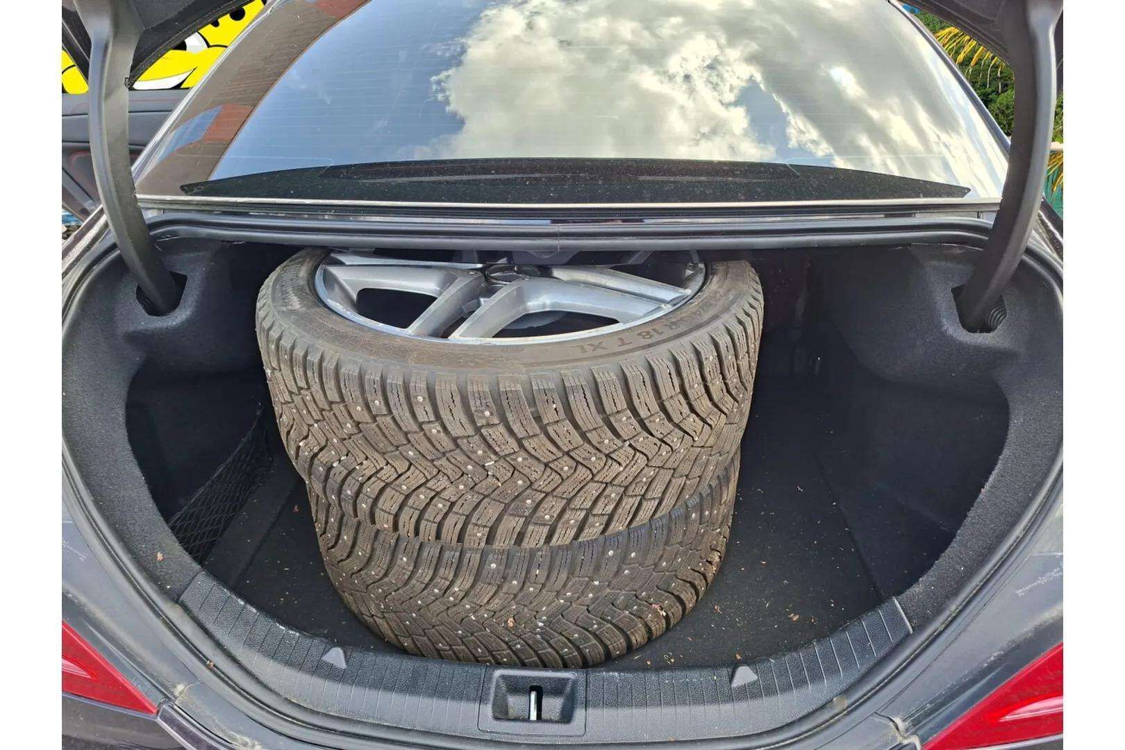 Mercedes-Benz CLA 45 AMG 2016 4Matic - AMG Styling sisä & ulko | Panorama | Nahkaverhoilu | Urheiluistuimet | Bi-Xenon | Sähkötoiminen takaluukku | Vakkari | Suomi-auto | 2x renkaat aluin | 