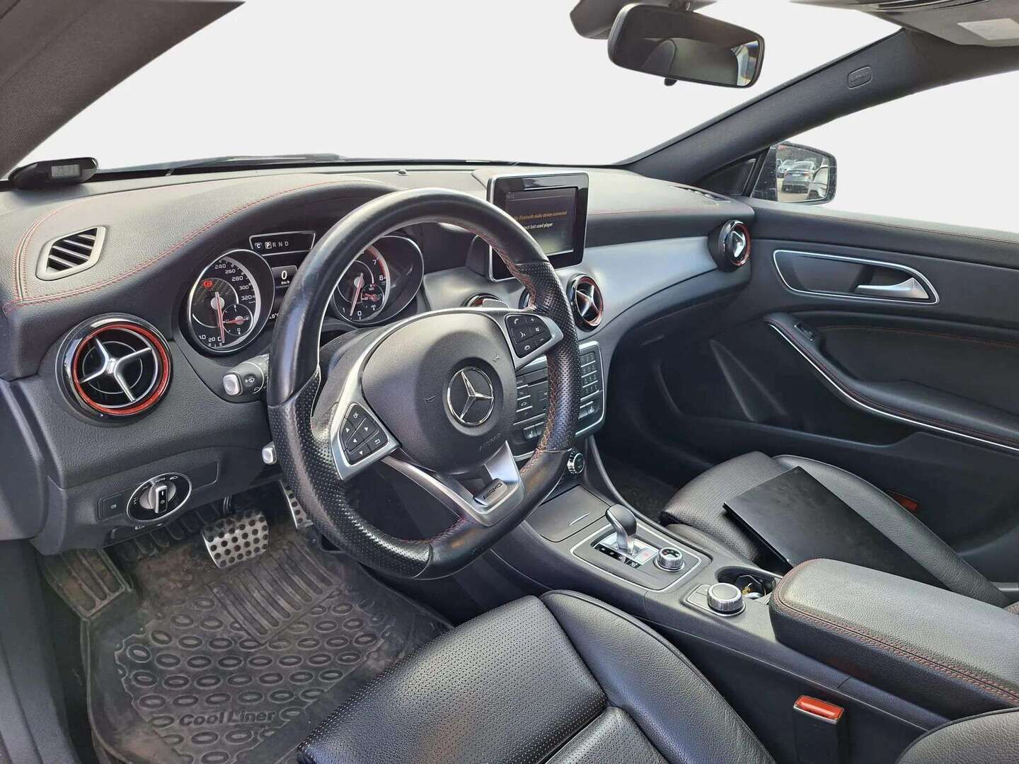 Mercedes-Benz CLA 45 AMG 2016 4Matic - AMG Styling sisä & ulko | Panorama | Nahkaverhoilu | Urheiluistuimet | Bi-Xenon | Sähkötoiminen takaluukku | Vakkari | Suomi-auto | 2x renkaat aluin | 