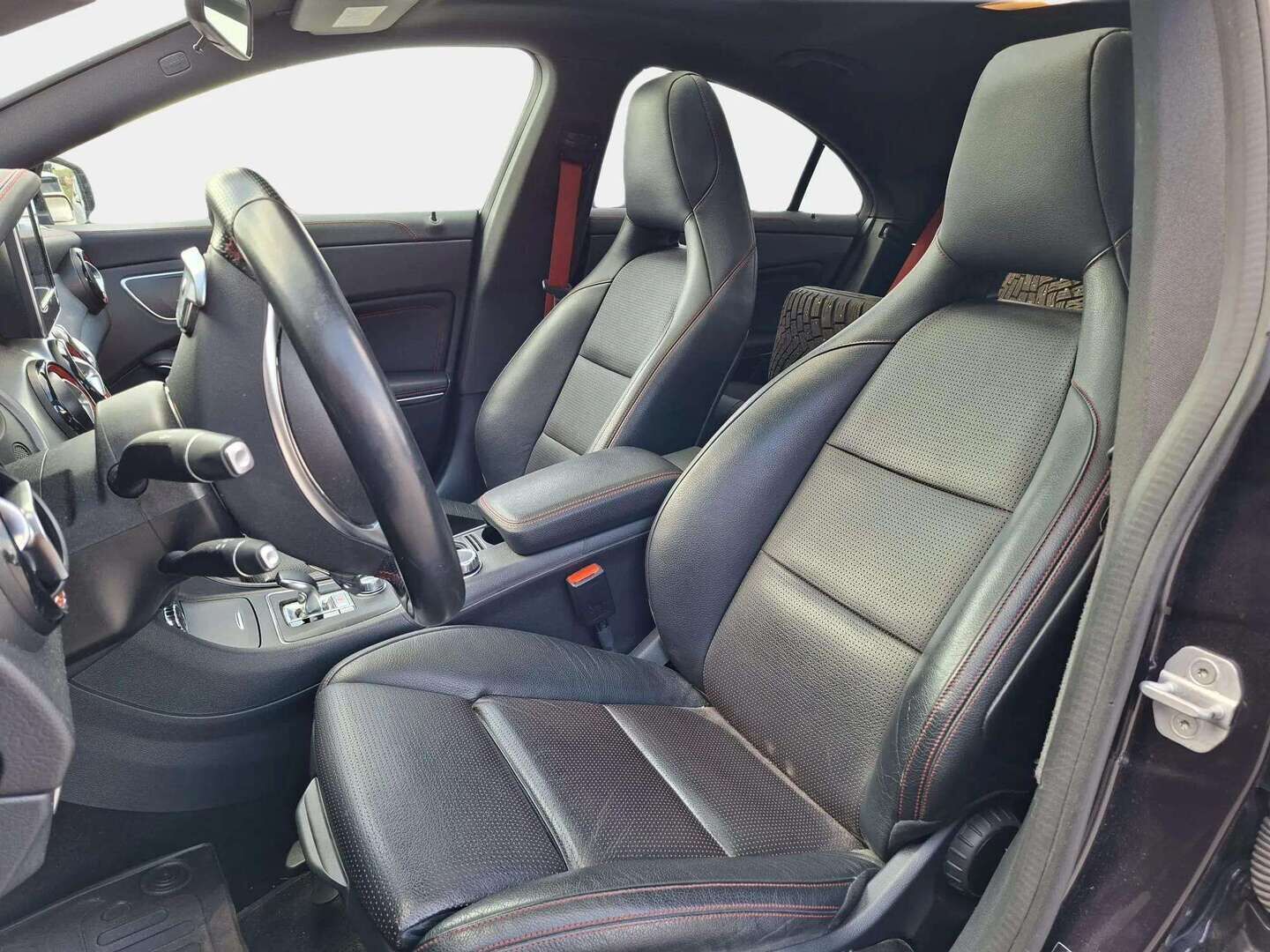 Mercedes-Benz CLA 45 AMG 2016 4Matic - AMG Styling sisä & ulko | Panorama | Nahkaverhoilu | Urheiluistuimet | Bi-Xenon | Sähkötoiminen takaluukku | Vakkari | Suomi-auto | 2x renkaat aluin | 