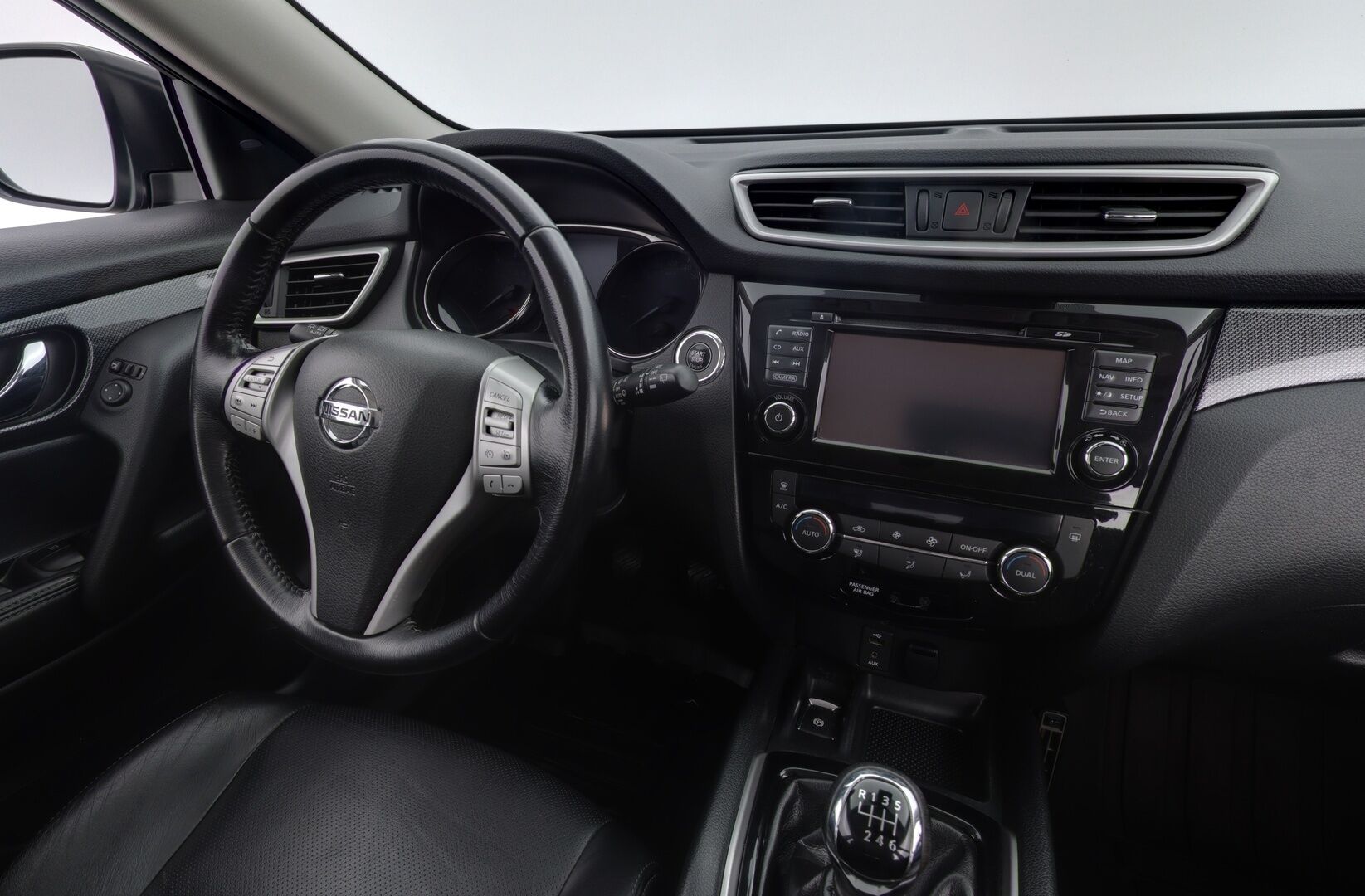 Nissan X-Trail 2016 DIG-T 163 Tekna 2WD 6 MT E6 - Nahkasisusta / 360-Kamera / BLIS / LED / Navi / HUIPPUVARUSTEET!