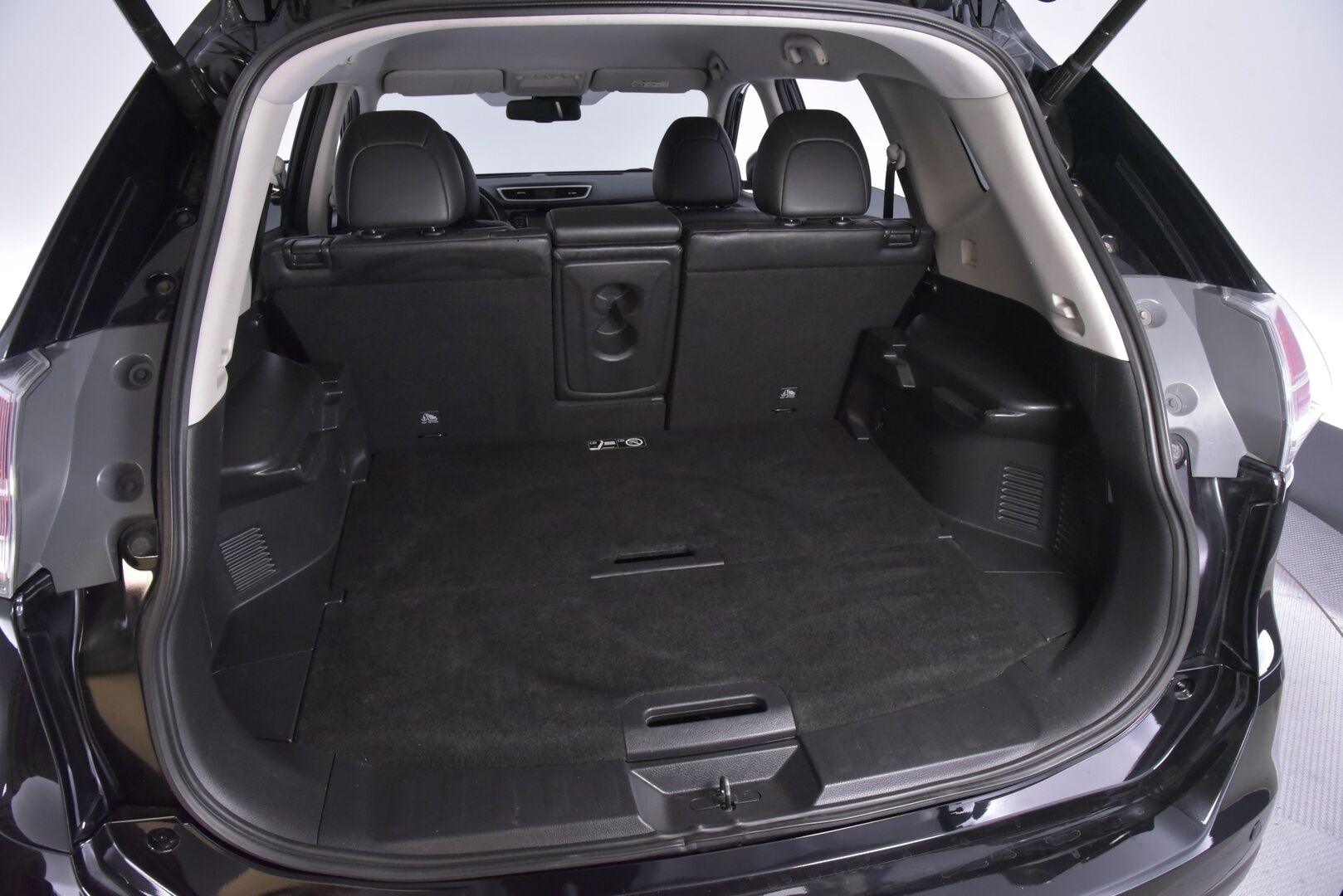 Nissan X-Trail 2016 DIG-T 163 Tekna 2WD 6 MT E6 - Nahkasisusta / 360-Kamera / BLIS / LED / Navi / HUIPPUVARUSTEET!