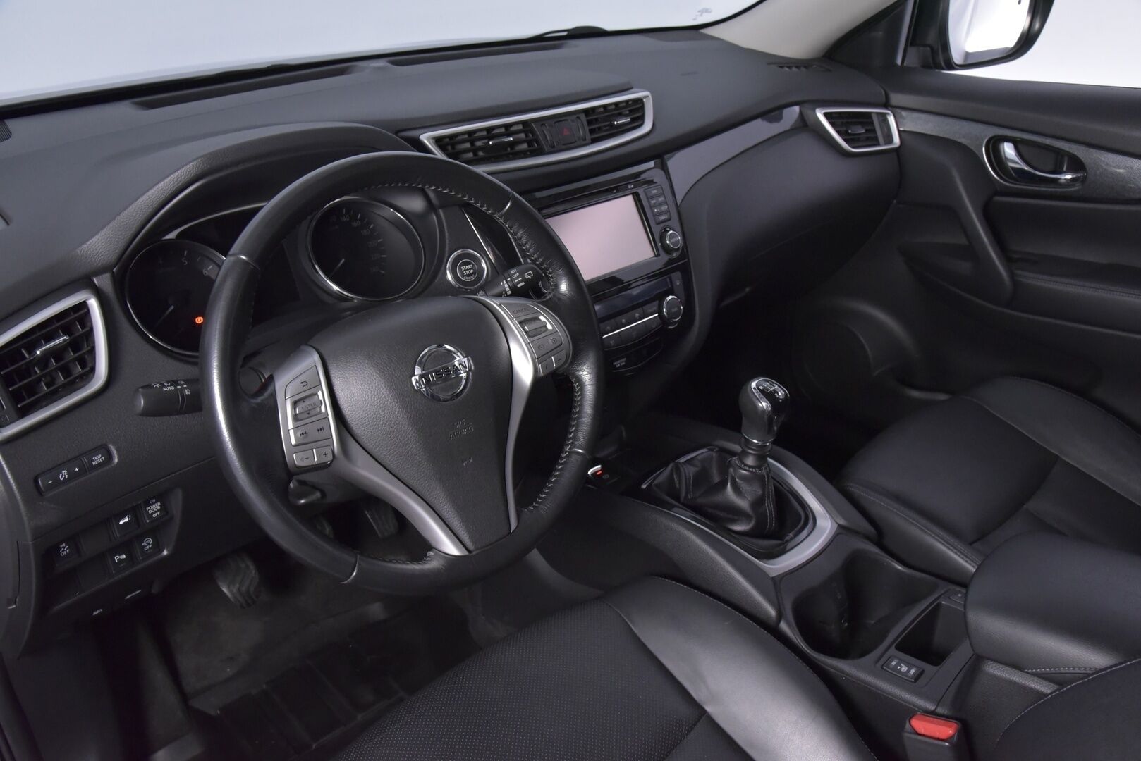 Nissan X-Trail 2016 DIG-T 163 Tekna 2WD 6 MT E6 - Nahkasisusta / 360-Kamera / BLIS / LED / Navi / HUIPPUVARUSTEET!
