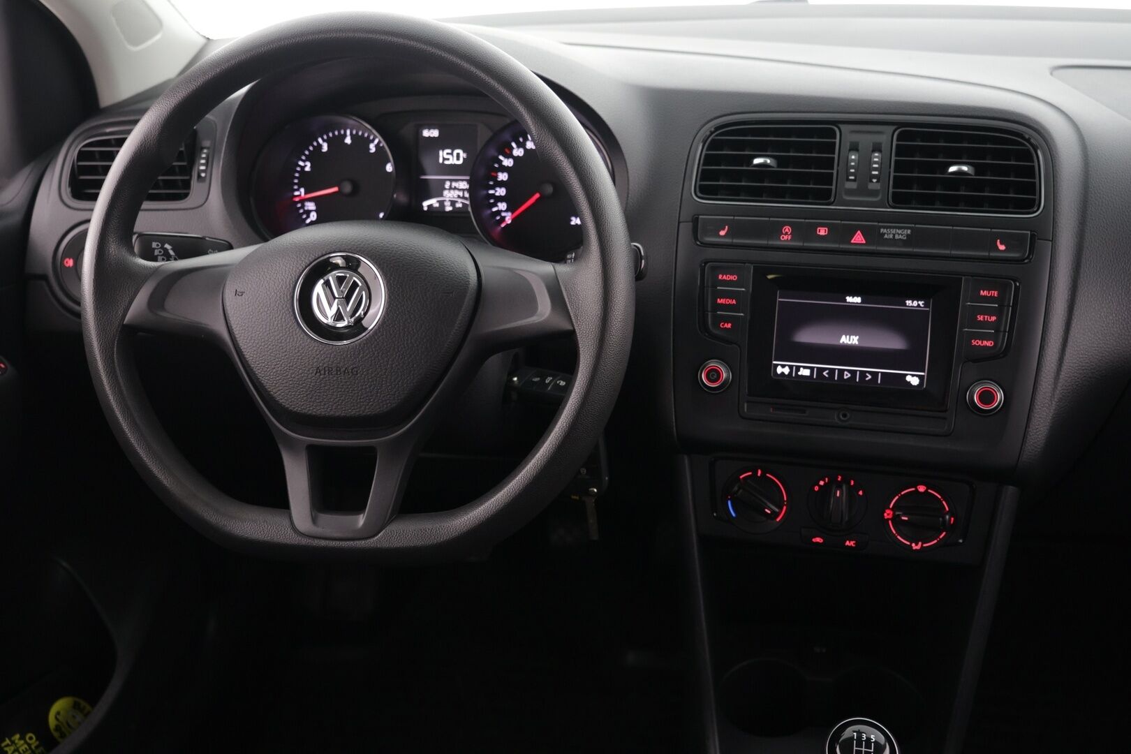 Volkswagen Polo 2016 Trendline 1,0 55 kW (75 hv) / Suomi-auto / Lohkolämmitin sisäpuhaltimella / Ilmastointi / Huoltokirja / 2x vanteet - Hyvin pidetty / Juuri katsastettu / Huippurenkaat!