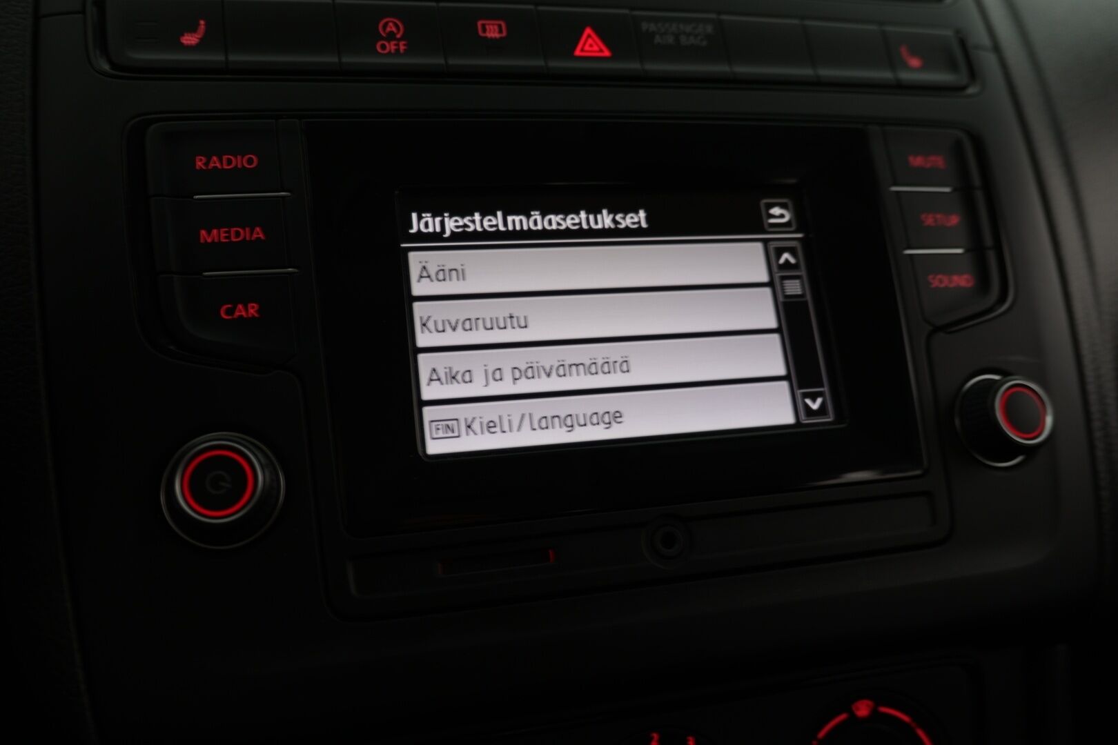 Volkswagen Polo 2016 Trendline 1,0 55 kW (75 hv) / Suomi-auto / Lohkolämmitin sisäpuhaltimella / Ilmastointi / Huoltokirja / 2x vanteet - Hyvin pidetty / Juuri katsastettu / Huippurenkaat!