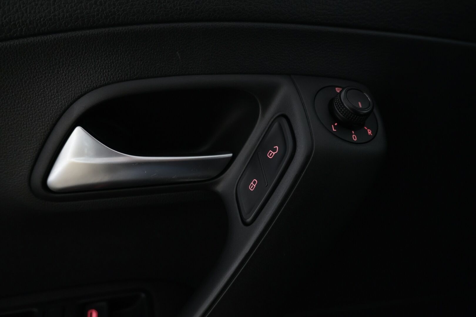 Volkswagen Polo 2016 Trendline 1,0 55 kW (75 hv) / Suomi-auto / Lohkolämmitin sisäpuhaltimella / Ilmastointi / Huoltokirja / 2x vanteet - Hyvin pidetty / Juuri katsastettu / Huippurenkaat!