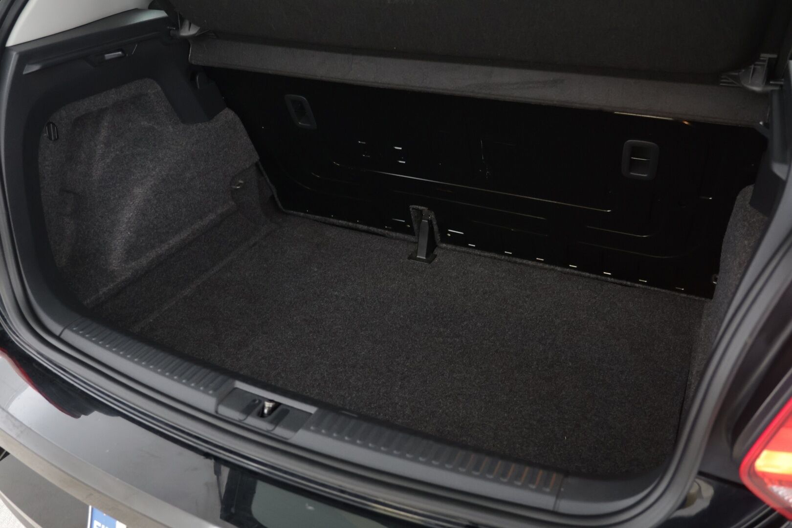 Volkswagen Polo 2016 Trendline 1,0 55 kW (75 hv) / Suomi-auto / Lohkolämmitin sisäpuhaltimella / Ilmastointi / Huoltokirja / 2x vanteet - Hyvin pidetty / Juuri katsastettu / Huippurenkaat!