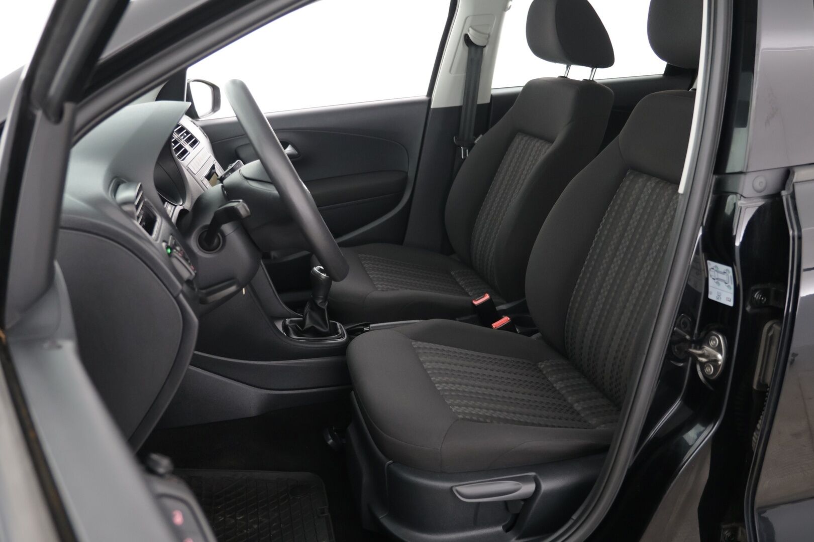 Volkswagen Polo 2016 Trendline 1,0 55 kW (75 hv) / Suomi-auto / Lohkolämmitin sisäpuhaltimella / Ilmastointi / Huoltokirja / 2x vanteet - Hyvin pidetty / Juuri katsastettu / Huippurenkaat!