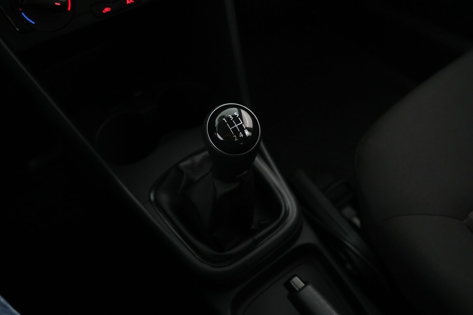 Volkswagen Polo 2016 Trendline 1,0 55 kW (75 hv) / Suomi-auto / Lohkolämmitin sisäpuhaltimella / Ilmastointi / Huoltokirja / 2x vanteet - Hyvin pidetty / Juuri katsastettu / Huippurenkaat!