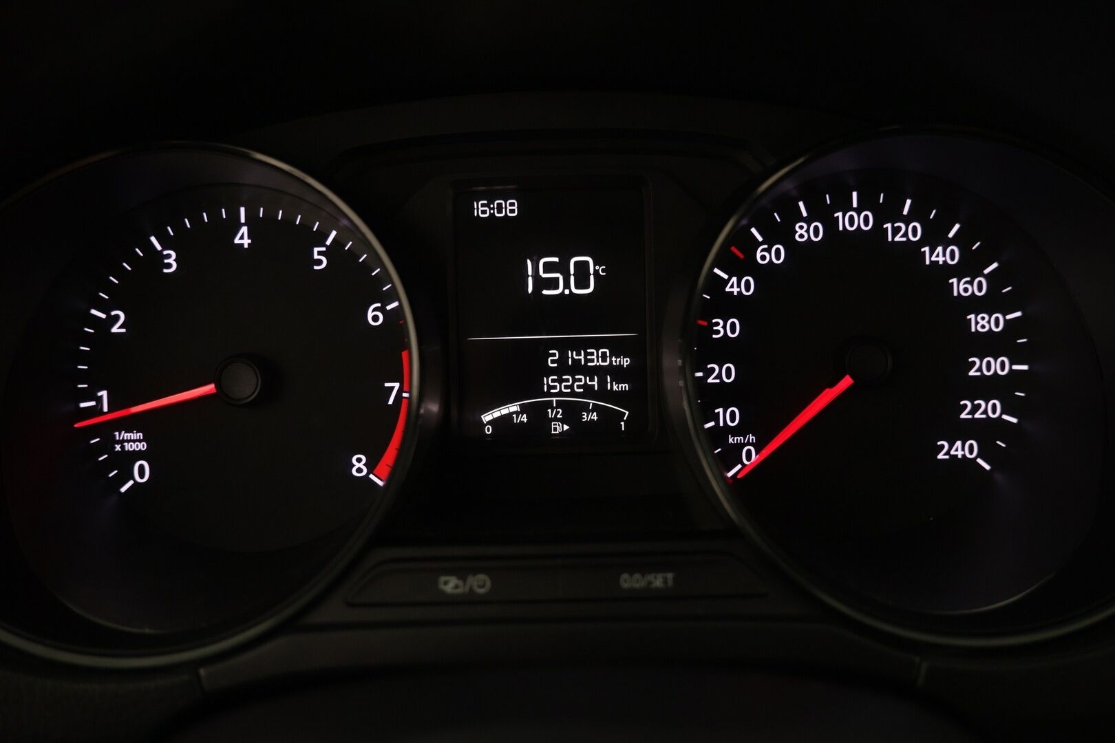 Volkswagen Polo 2016 Trendline 1,0 55 kW (75 hv) / Suomi-auto / Lohkolämmitin sisäpuhaltimella / Ilmastointi / Huoltokirja / 2x vanteet - Hyvin pidetty / Juuri katsastettu / Huippurenkaat!