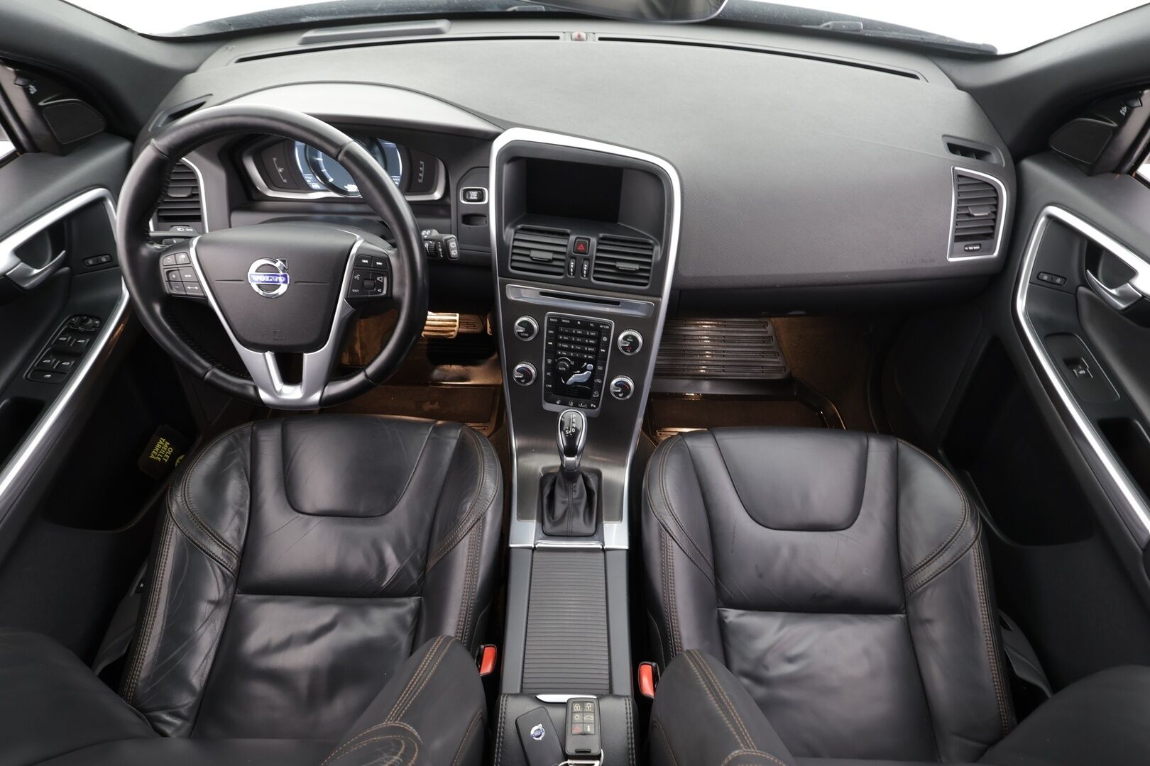 Volvo XC60 2015 D5 AWD Business Summum aut * ACC / P.kamera / Aktiiv.Xenon / Muistipenkki / Webasto / Panorama / Koukku / KeylessGo / Navi * - Kahdet renkaat aluvanteilla / Huippuvarusteet - HULLUT JOULUT KORKOTARJOUS 2,49% 