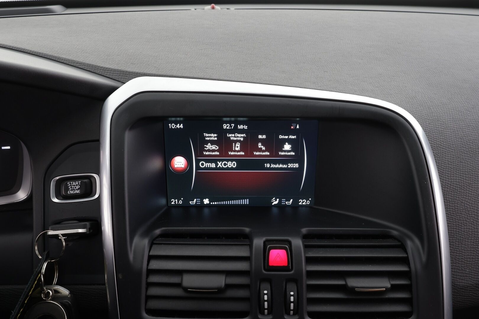 Volvo XC60 2015 D5 AWD Business Summum aut * ACC / P.kamera / Aktiiv.Xenon / Muistipenkki / Webasto / Panorama / Koukku / KeylessGo / Navi * - Kahdet renkaat aluvanteilla / Huippuvarusteet - HULLUT JOULUT KORKOTARJOUS 2,49% 