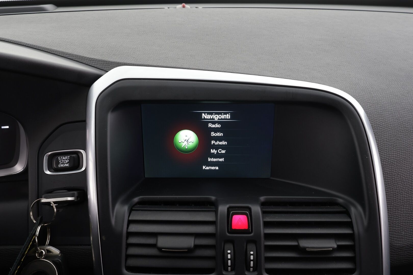 Volvo XC60 2015 D5 AWD Business Summum aut * ACC / P.kamera / Aktiiv.Xenon / Muistipenkki / Webasto / Panorama / Koukku / KeylessGo / Navi * - Kahdet renkaat aluvanteilla / Huippuvarusteet - HULLUT JOULUT KORKOTARJOUS 2,49% 