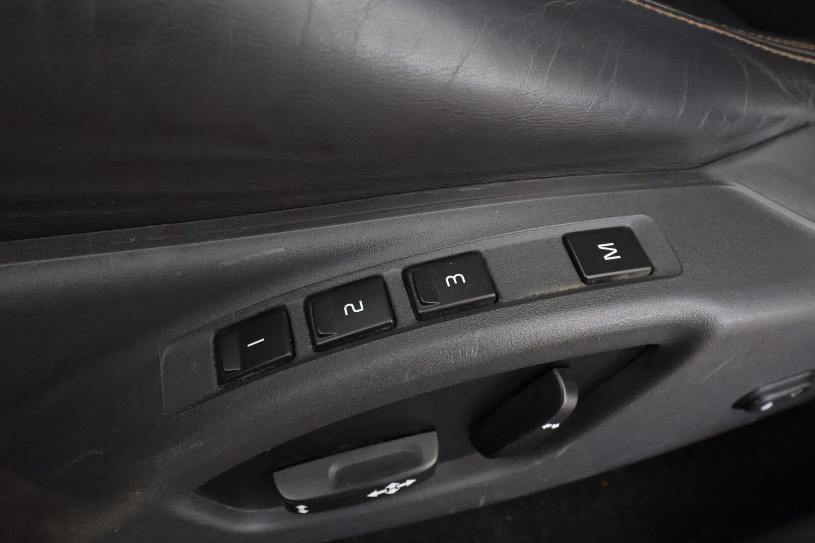 Volvo XC60 2015 D5 AWD Business Summum aut * ACC / P.kamera / Aktiiv.Xenon / Muistipenkki / Webasto / Panorama / Koukku / KeylessGo / Navi * - Kahdet renkaat aluvanteilla / Huippuvarusteet - HULLUT JOULUT KORKOTARJOUS 2,49% 