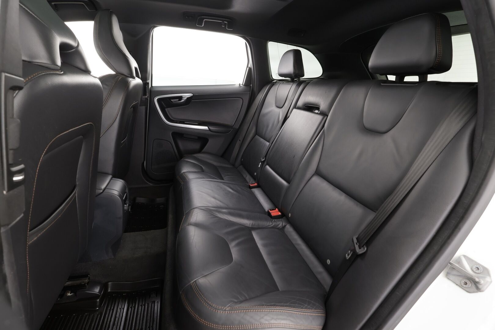 Volvo XC60 2015 D5 AWD Business Summum aut * ACC / P.kamera / Aktiiv.Xenon / Muistipenkki / Webasto / Panorama / Koukku / KeylessGo / Navi * - Kahdet renkaat aluvanteilla / Huippuvarusteet - HULLUT JOULUT KORKOTARJOUS 2,49% 