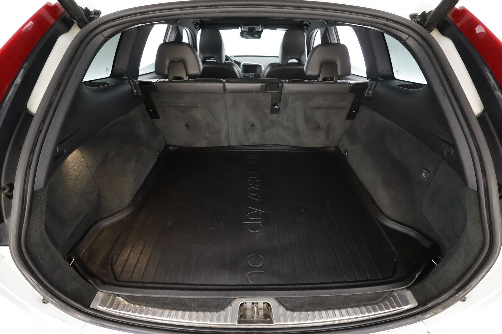 Volvo XC60 2015 D5 AWD Business Summum aut * ACC / P.kamera / Aktiiv.Xenon / Muistipenkki / Webasto / Panorama / Koukku / KeylessGo / Navi * - Kahdet renkaat aluvanteilla / Huippuvarusteet - HULLUT JOULUT KORKOTARJOUS 2,49% 