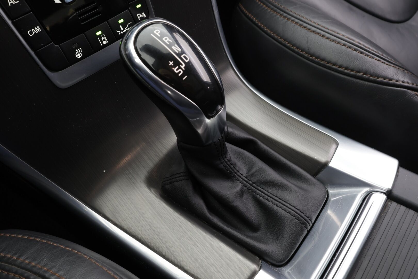 Volvo XC60 2015 D5 AWD Business Summum aut * ACC / P.kamera / Aktiiv.Xenon / Muistipenkki / Webasto / Panorama / Koukku / KeylessGo / Navi * - Kahdet renkaat aluvanteilla / Huippuvarusteet - HULLUT JOULUT KORKOTARJOUS 2,49% 