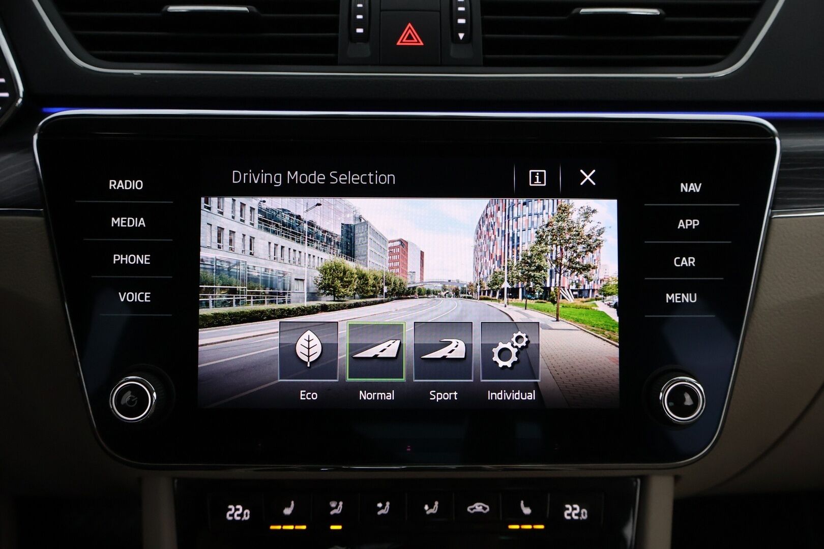 Skoda Superb 2020 1,5 TSI ACT Style DSG Autom. - Webasto / Adapt.Vakkari / Canton Premium Sound / Peruutuskamera / Digimittari / Sähköluukku / Supervarusteet!