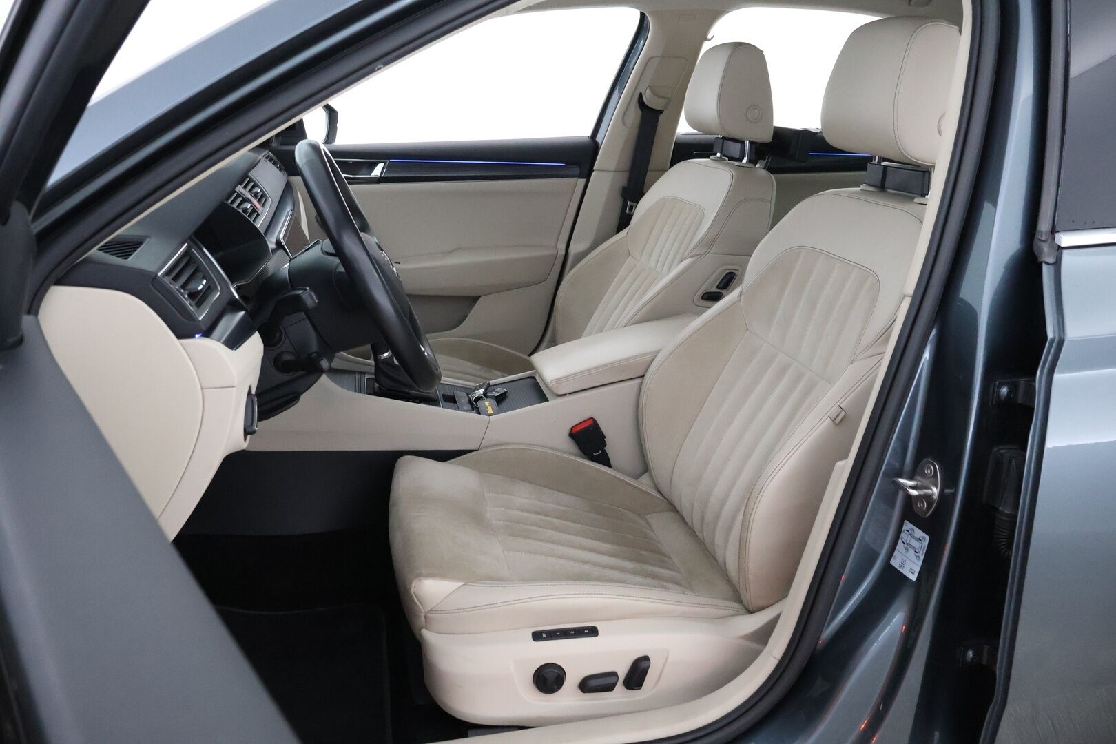 Skoda Superb 2020 1,5 TSI ACT Style DSG Autom. - Webasto / Adapt.Vakkari / Canton Premium Sound / Peruutuskamera / Digimittari / Sähköluukku / Supervarusteet!