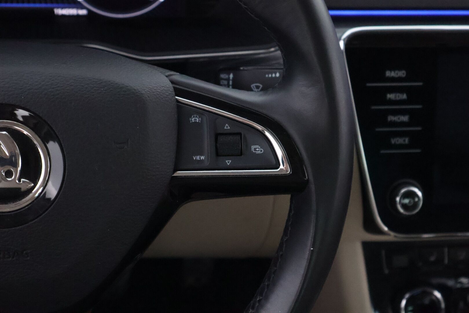 Skoda Superb 2020 1,5 TSI ACT Style DSG Autom. - Webasto / Adapt.Vakkari / Canton Premium Sound / Peruutuskamera / Digimittari / Sähköluukku / Supervarusteet!