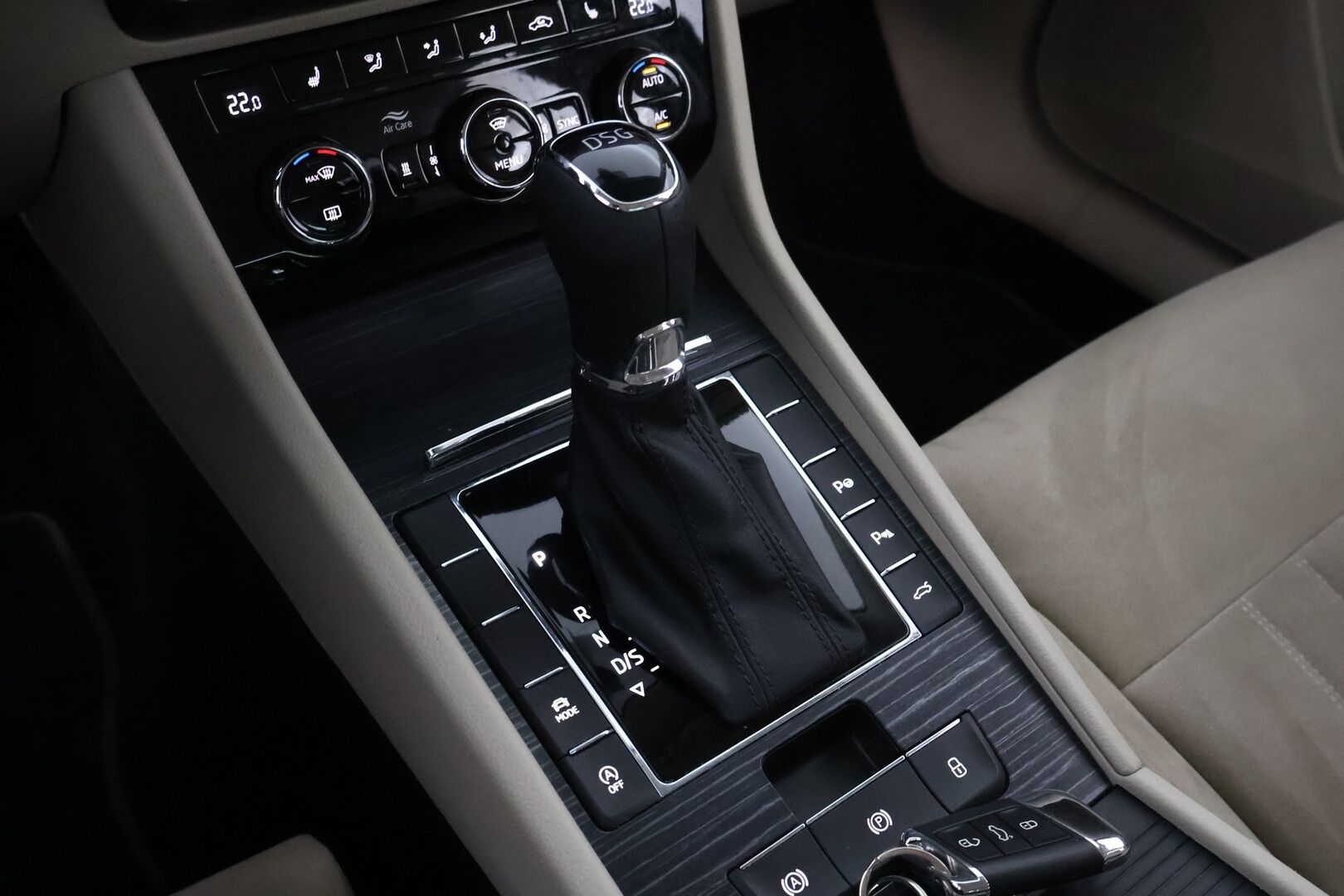 Skoda Superb 2020 1,5 TSI ACT Style DSG Autom. - Webasto / Adapt.Vakkari / Canton Premium Sound / Peruutuskamera / Digimittari / Sähköluukku / Supervarusteet!