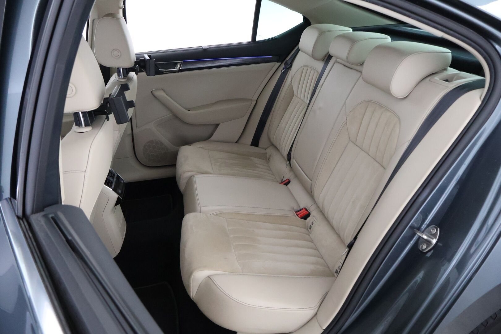 Skoda Superb 2020 1,5 TSI ACT Style DSG Autom. - Webasto / Adapt.Vakkari / Canton Premium Sound / Peruutuskamera / Digimittari / Sähköluukku / Supervarusteet!