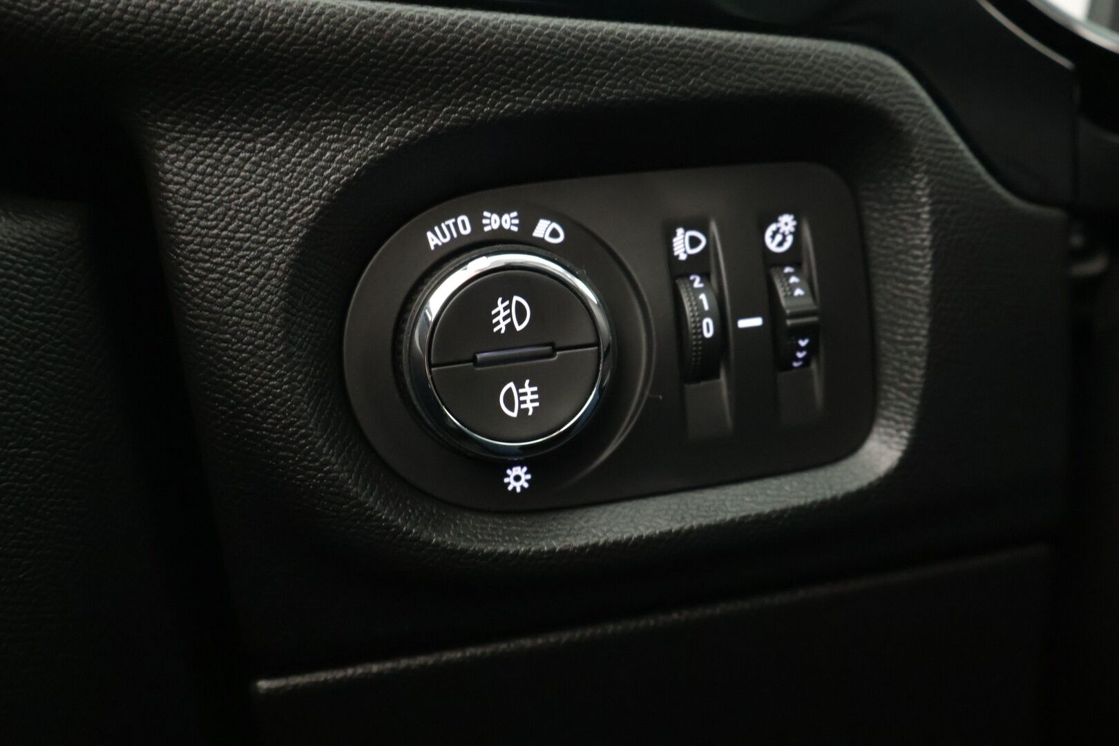 Opel Corsa 2020 5-ov Launch Edition 100 Turbo A ** Vakkari / Koukku / Bluetooth / BLIS / Navi