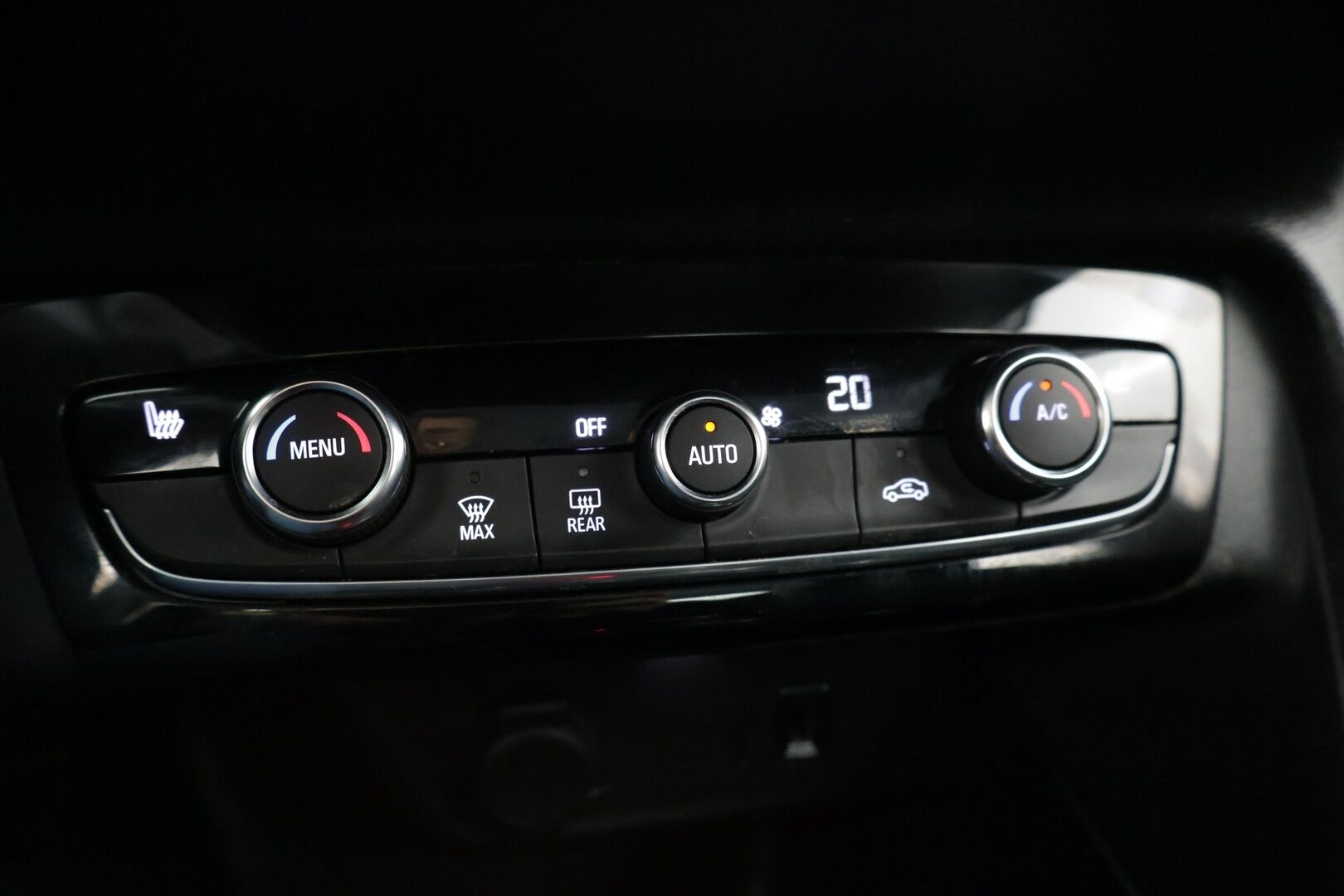 Opel Corsa 2020 5-ov Launch Edition 100 Turbo A ** Vakkari / Koukku / Bluetooth / BLIS / Navi