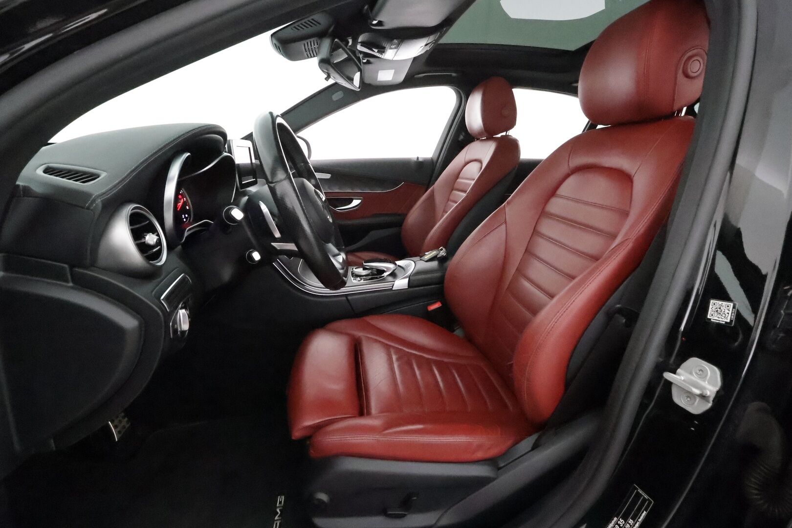 Mercedes-Benz C 2016 200 A AMG Premium Edition **Panorama / Punaiset sporttinahat / ILS LED / Vakkari / Navi / Lohkolämmitin** - Suomi-auto