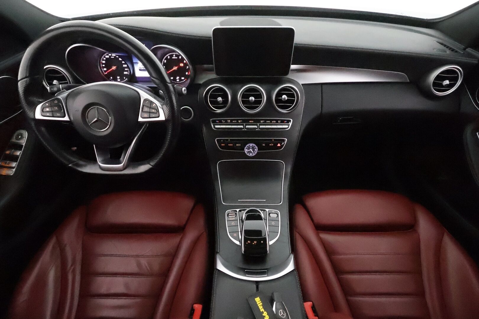 Mercedes-Benz C 2016 200 A AMG Premium Edition **Panorama / Punaiset sporttinahat / ILS LED / Vakkari / Navi / Lohkolämmitin** - Suomi-auto
