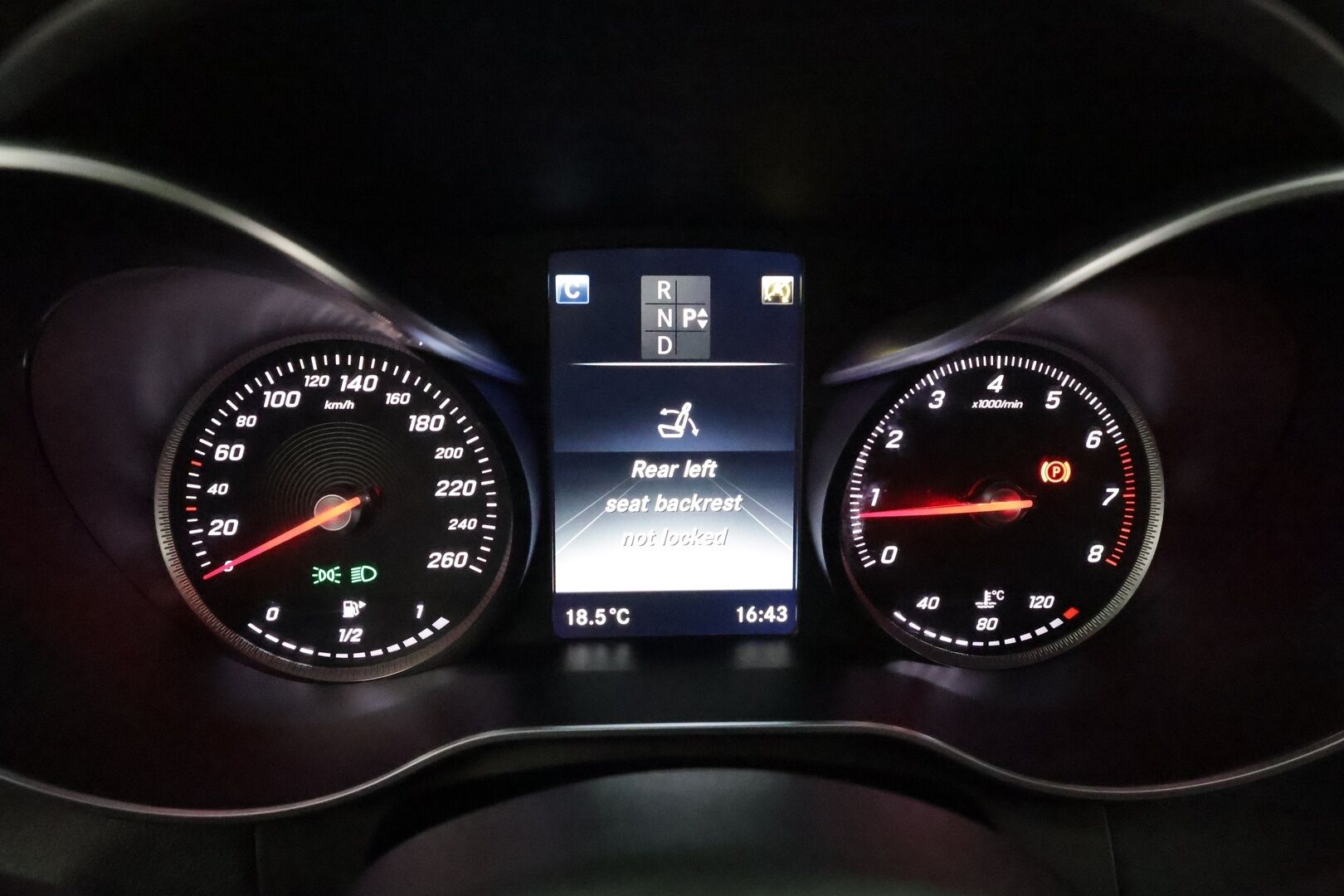 Mercedes-Benz C 2016 200 A AMG Premium Edition **Panorama / Punaiset sporttinahat / ILS LED / Vakkari / Navi / Lohkolämmitin** - Suomi-auto