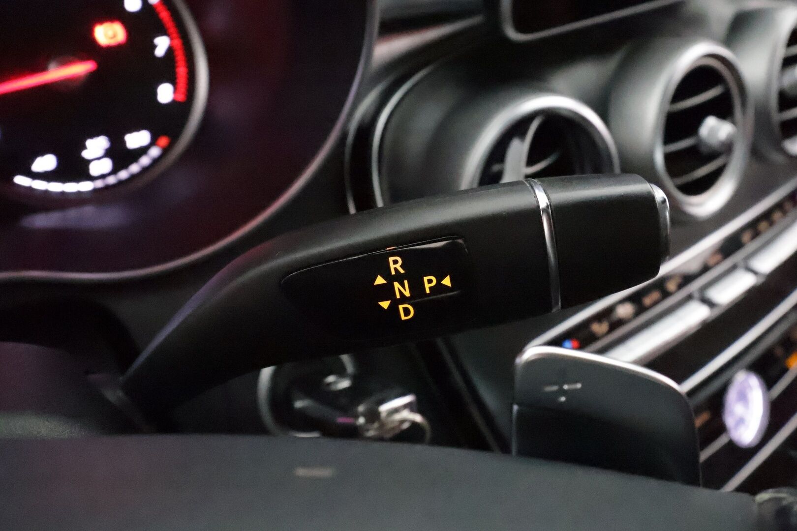 Mercedes-Benz C 2016 200 A AMG Premium Edition **Panorama / Punaiset sporttinahat / ILS LED / Vakkari / Navi / Lohkolämmitin** - Suomi-auto