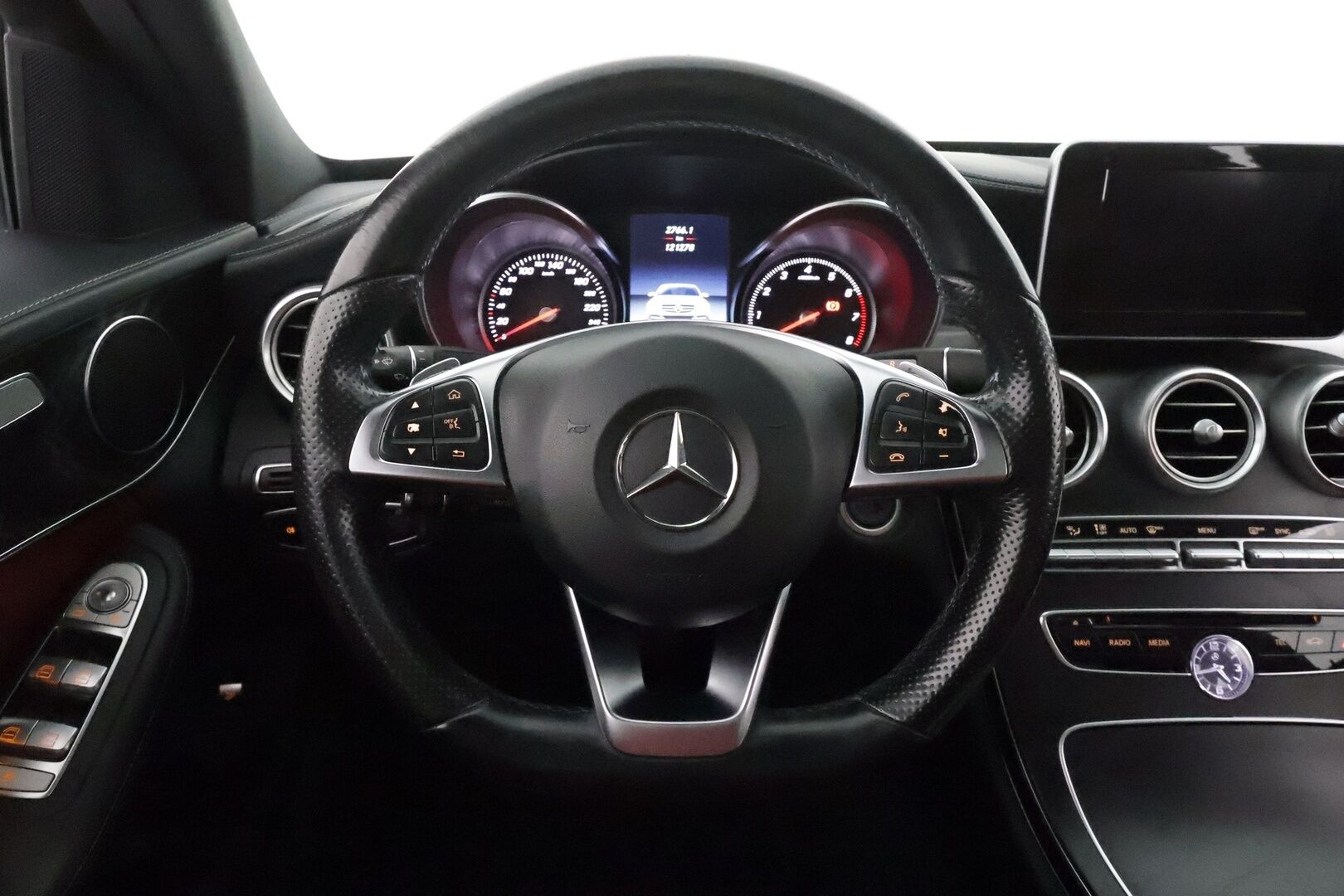 Mercedes-Benz C 2016 200 A AMG Premium Edition **Panorama / Punaiset sporttinahat / ILS LED / Vakkari / Navi / Lohkolämmitin** - Suomi-auto