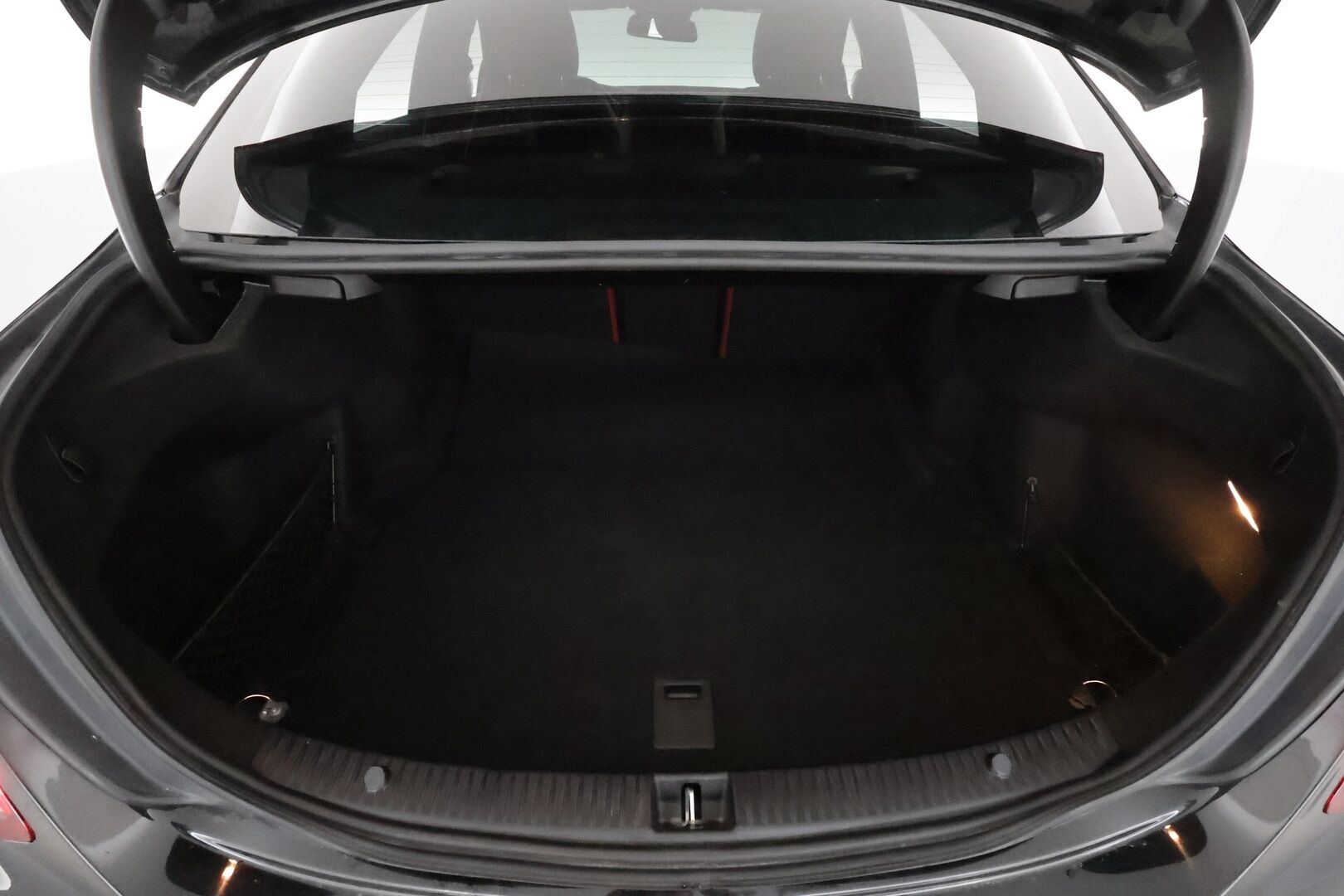 Mercedes-Benz C 2016 200 A AMG Premium Edition **Panorama / Punaiset sporttinahat / ILS LED / Vakkari / Navi / Lohkolämmitin** - Suomi-auto