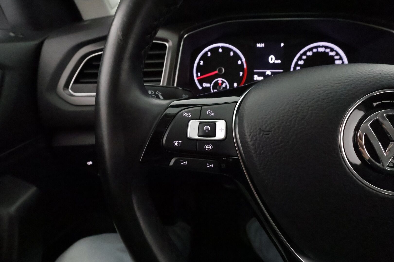 Volkswagen T-Roc 2020 Style 1,5 TSI EVO 110 kW DSG *Webasto / ACC / LED / Kaistavahti / P.Tutkat* - 1-om Suomi-auto / Kahdet Renkaat