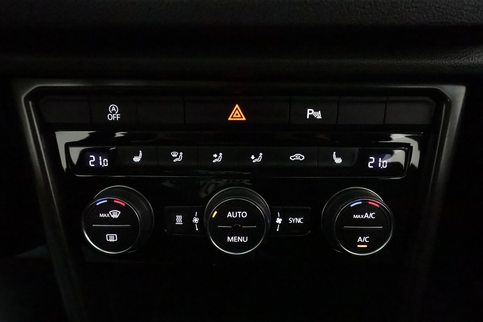 Volkswagen T-Roc 2020 Style 1,5 TSI EVO 110 kW DSG *Webasto / ACC / LED / Kaistavahti / P.Tutkat* - 1-om Suomi-auto / Kahdet Renkaat