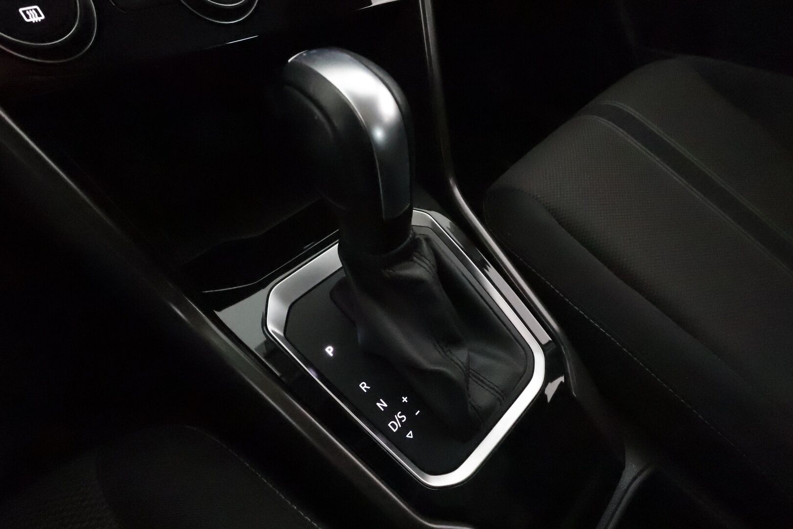 Volkswagen T-Roc 2020 Style 1,5 TSI EVO 110 kW DSG *Webasto / ACC / LED / Kaistavahti / P.Tutkat* - 1-om Suomi-auto / Kahdet Renkaat