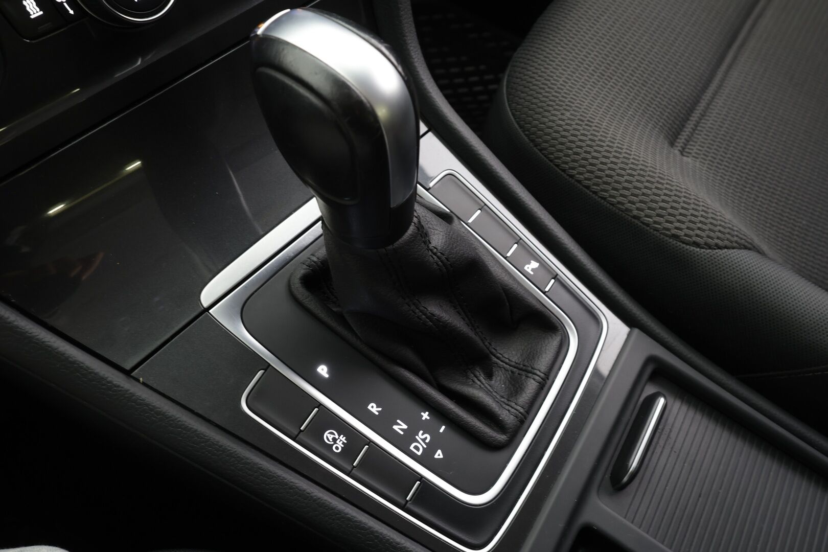 Volkswagen Golf 2020 Comfortline Limited 1,5 TSI EVO 110 kW DSG * Suomi-auto / Webasto / ACC / P.Kamera / Bluetooth / Kahdet renkaat - HULLUT BLACKWEEK JATKOT - KORKOTARJOUS 2,49%