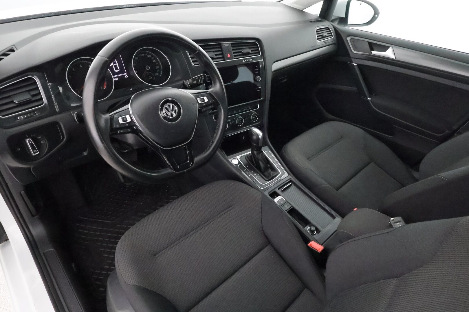 Volkswagen Golf 2020 Comfortline Limited 1,5 TSI EVO 110 kW (150 hv) DSG-automaatti - 1. Om suomi-auto / Webasto / Adapt. Vakkari / P. kamera / LED-valot / KeylessGO / 2x Renkaat / 