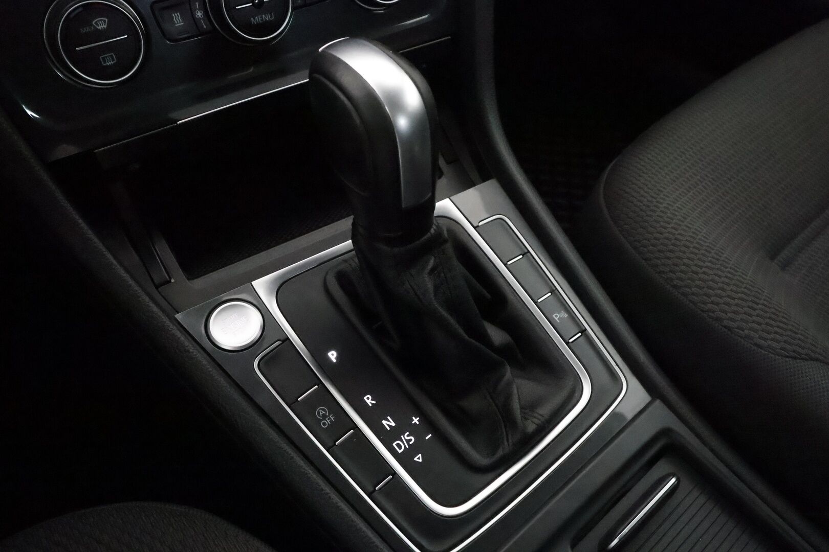 Volkswagen Golf 2020 Comfortline Limited 1,5 TSI EVO 110 kW (150 hv) DSG-automaatti - 1. Om suomi-auto / Webasto / Adapt. Vakkari / P. kamera / LED-valot / KeylessGO / 2x Renkaat / 