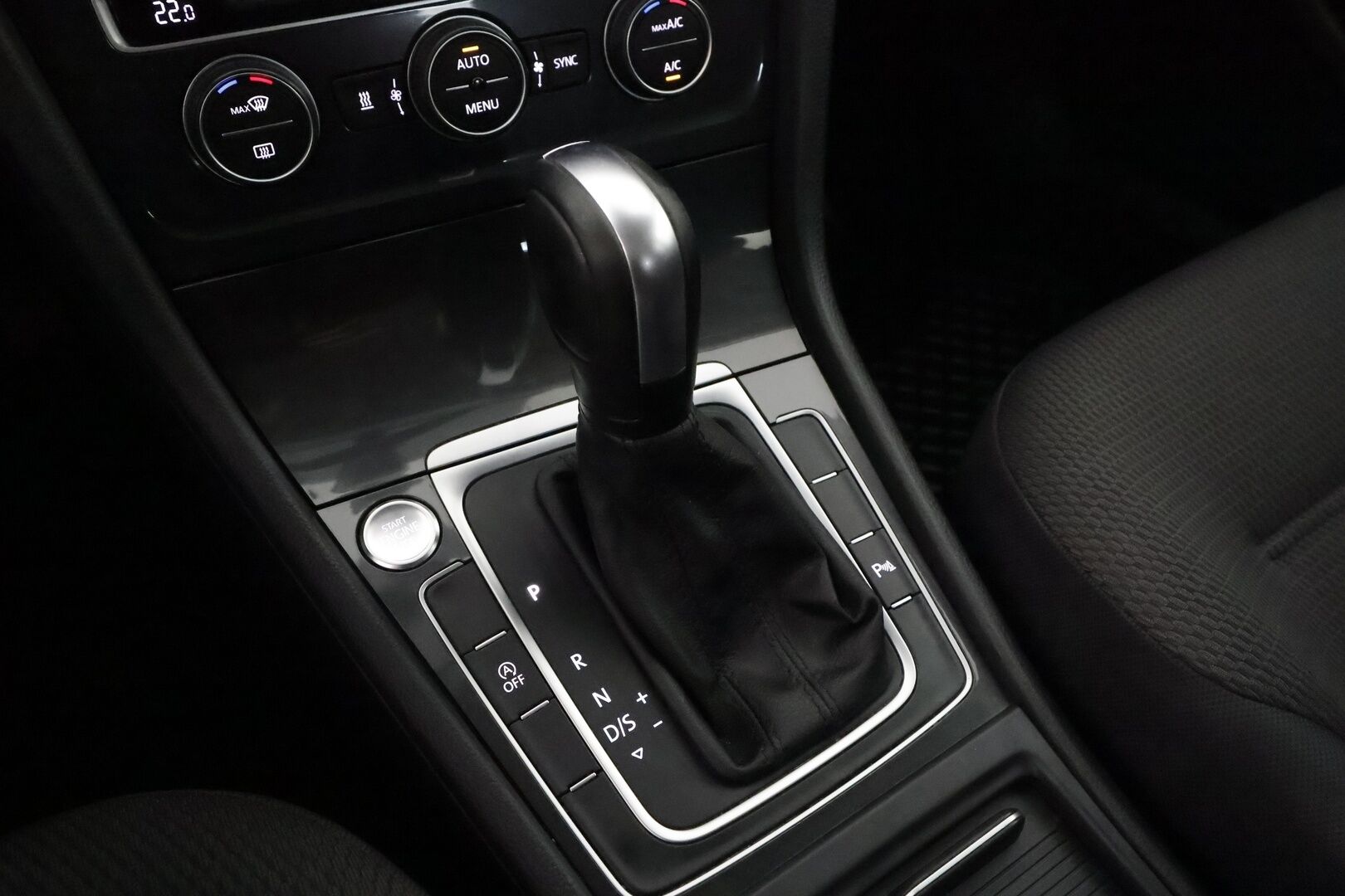 Volkswagen Golf 2020 Comfortline Limited 1,5 TSI EVO 110 kW (150 hv) DSG-automaatti - 1.Om Suomi-auto / Webasto / Adapt. Vakkari / P. kamera / LED-valot / KeylessGo / 2x Renkaat /