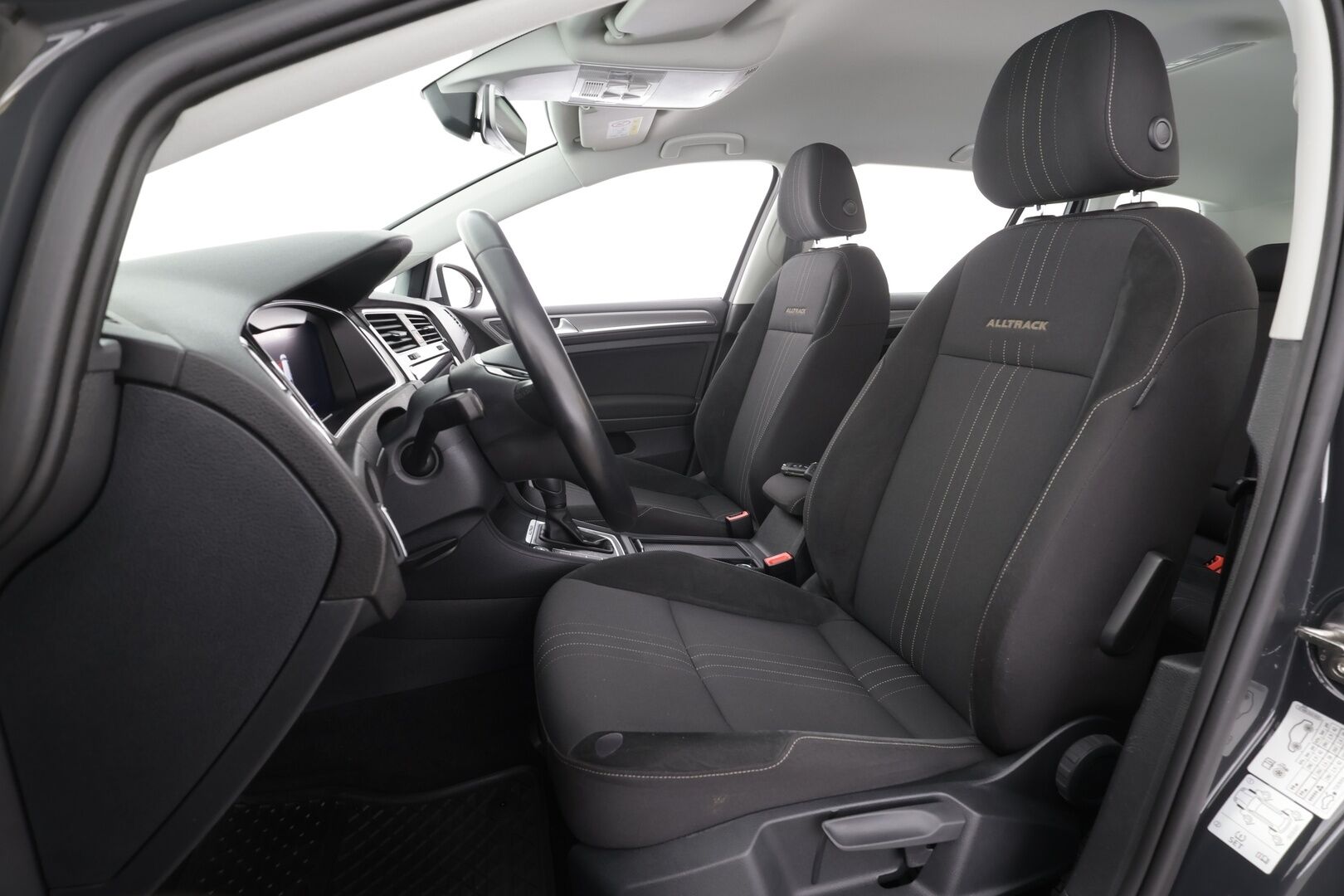 Volkswagen Golf 2020 Variant Alltrack 2,0 TDI SCR 135 kW 4MOTION DSG * Webasto /  ACC / Adapt.LED / P.Kamera / Navi / Kaistavahti * - 1-om Suomi-auto / Kahdet renkaat aluvanteilla / Merkkihuollot