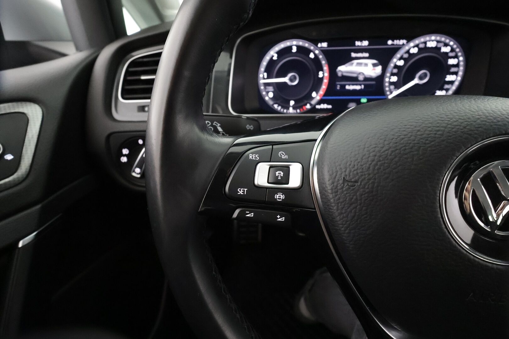 Volkswagen Golf 2020 Variant Alltrack 2,0 TDI SCR 135 kW 4MOTION DSG * Webasto / Digimittaristo / ACC / Adapt.LED / P.Kamera / Navi / Kaistavahti * - 1-om Suomi-auto / Kahdet renkaat aluvanteilla / Merkkihuollot