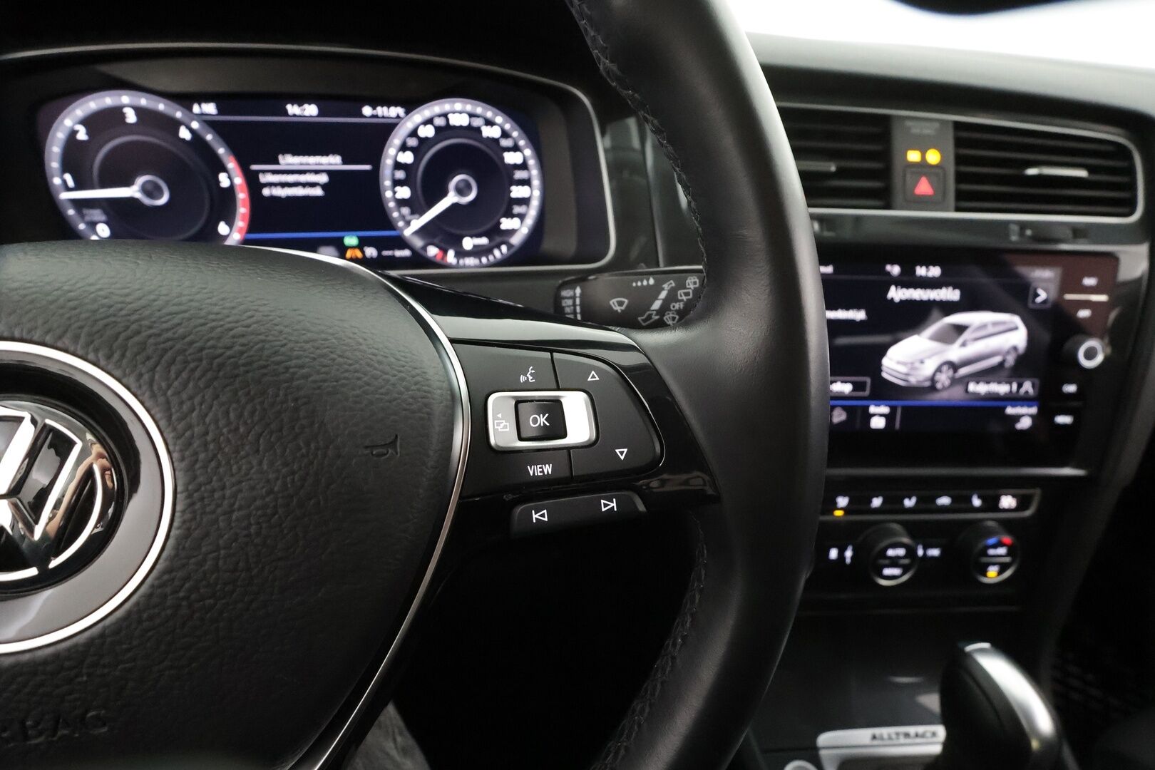 Volkswagen Golf 2020 Variant Alltrack 2,0 TDI SCR 135 kW 4MOTION DSG * Webasto / Digimittaristo / ACC / Adapt.LED / P.Kamera / Navi / Kaistavahti * - 1-om Suomi-auto / Kahdet renkaat aluvanteilla / Merkkihuollot