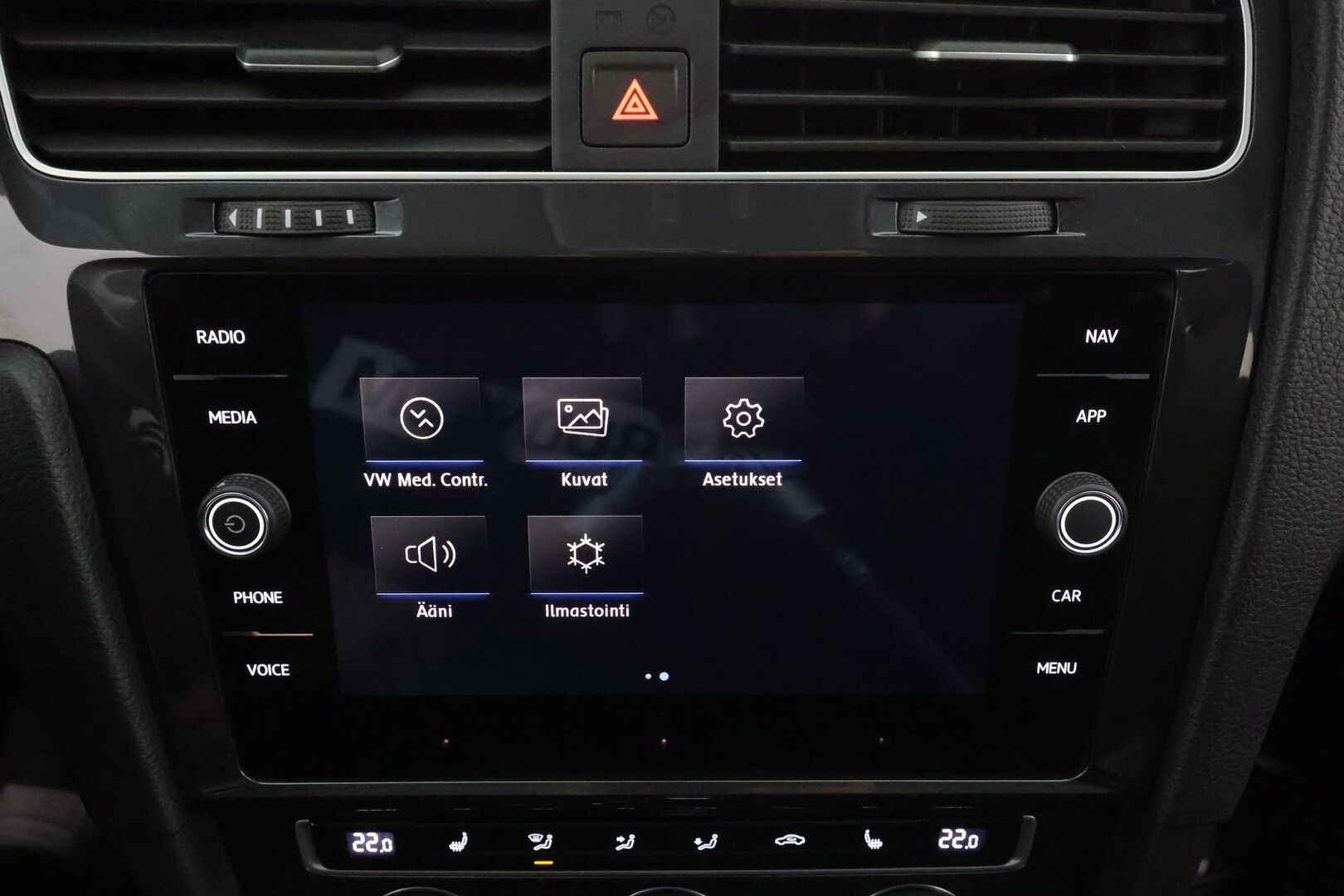 Volkswagen Golf 2020 Variant Alltrack 2,0 TDI SCR 135 kW 4MOTION DSG * Webasto /  ACC / Adapt.LED / P.Kamera / Navi / Kaistavahti * - 1-om Suomi-auto / Kahdet renkaat aluvanteilla / Merkkihuollot