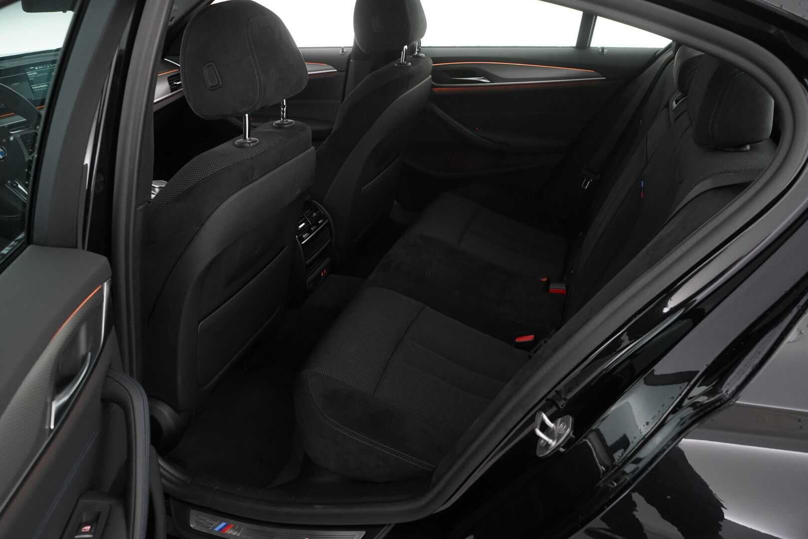 BMW 530 2020 G30 Sedan 530e xDrive A Charged Edition M Sport *Suomi-auto / Vakkari / P-kamera / Navi / Digimittaristo / Ratinlämmitin* - 3,99 % KORKOTARJOUS TÄHÄN AUTOON - Kahdet renkaat alumiinivanteilla! / Suomi-auto / M-Sport