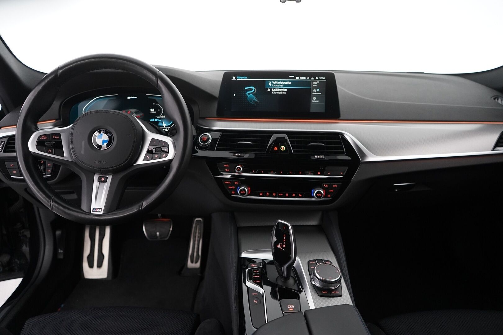BMW 530 2020 G30 Sedan 530e xDrive A Charged Edition M Sport *Suomi-auto / Vakkari / P-kamera / Navi / Digimittaristo / Ratinlämmitin* - 3,99 % KORKOTARJOUS TÄHÄN AUTOON - Kahdet renkaat alumiinivanteilla! / Suomi-auto / M-Sport