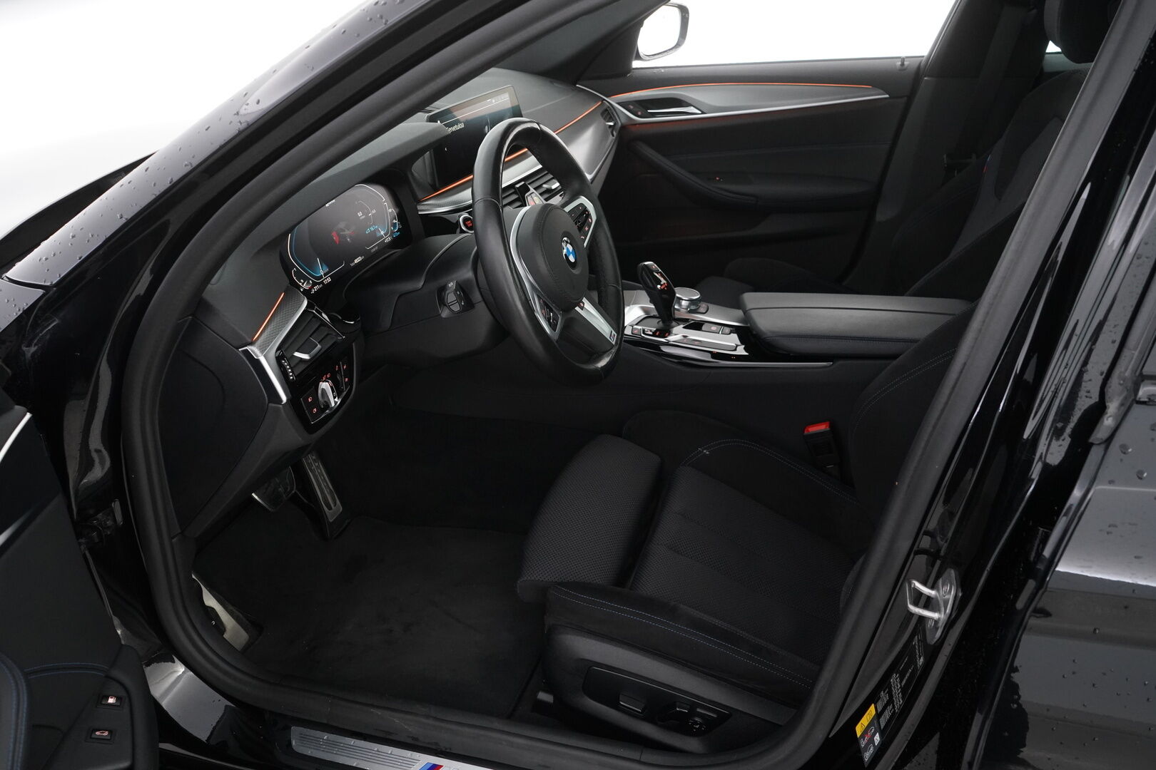 BMW 530 2020 G30 Sedan 530e xDrive A Charged Edition M Sport - 3,99 % KORKOTARJOUS TÄHÄN AUTOON - Suomi-auto / Vakkari / P-kamera / Navi / Digimittaristo