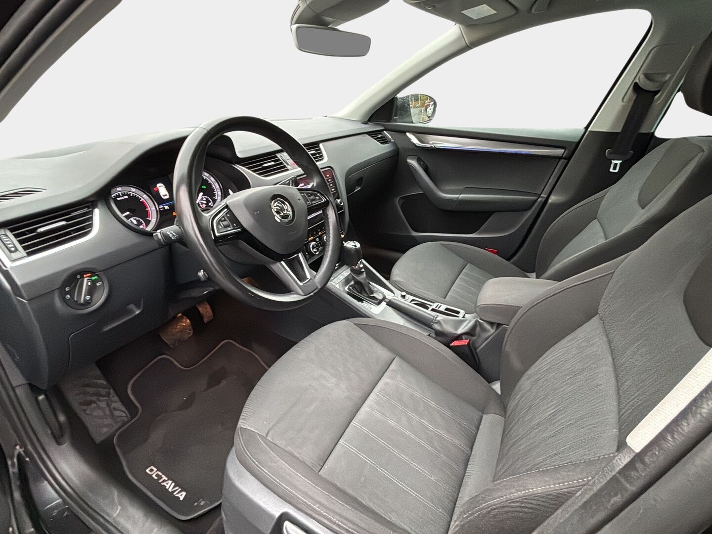 Skoda Octavia 2020 Combi 1,5 TSI Style BusinessLine DSG Autom. * ACC / P. kamera / Webasto / Kaistavahti / S-luukku / Bliss / Keyless Go* - Suomi-auto / Jakopää ja vaihteisto öljyt 07/25 / Lämmitettävä tuulilasi / Alkuperäinen webasto kaukosäätimellä
