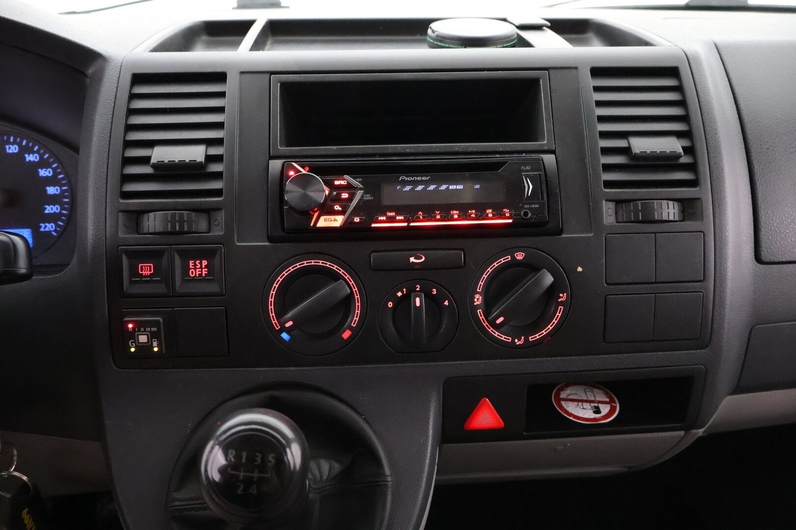 Volkswagen Transporter 2007 umpipakettiauto bensa/kaasu 85kW - Vetokoukku / Lohko & Sisäpistoke /  2x Renkaat / Jakopää hiljattain tehty / Juuri tullut Tampereelle!