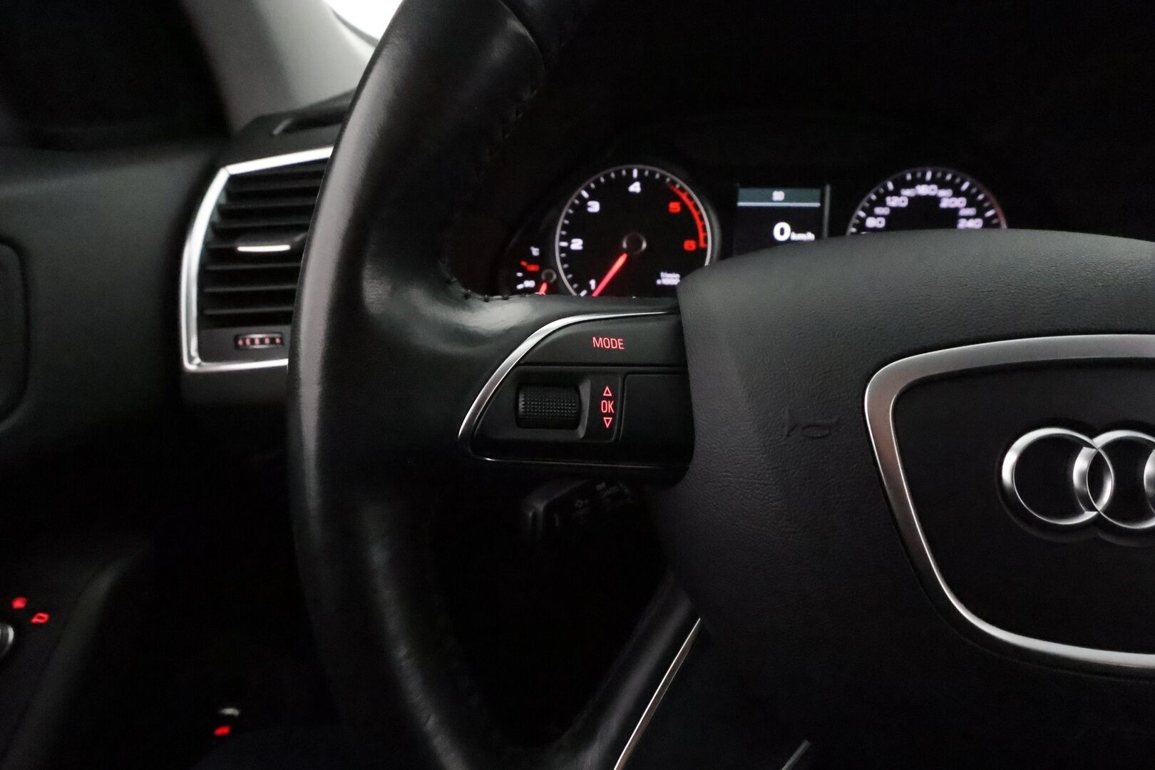 Audi Q5 2016 Audi Q5 2.0 TDI *Vakkari / P.tutkat / Bluetooth / Puolinahat / Bi-Xenon / Sähköluukku* - Kahdet renkaat aluvanteilla